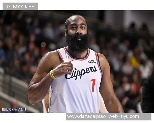 快船客场挑战国王小卡哈登卫衣亮相科林斯酷炫登机照曝光